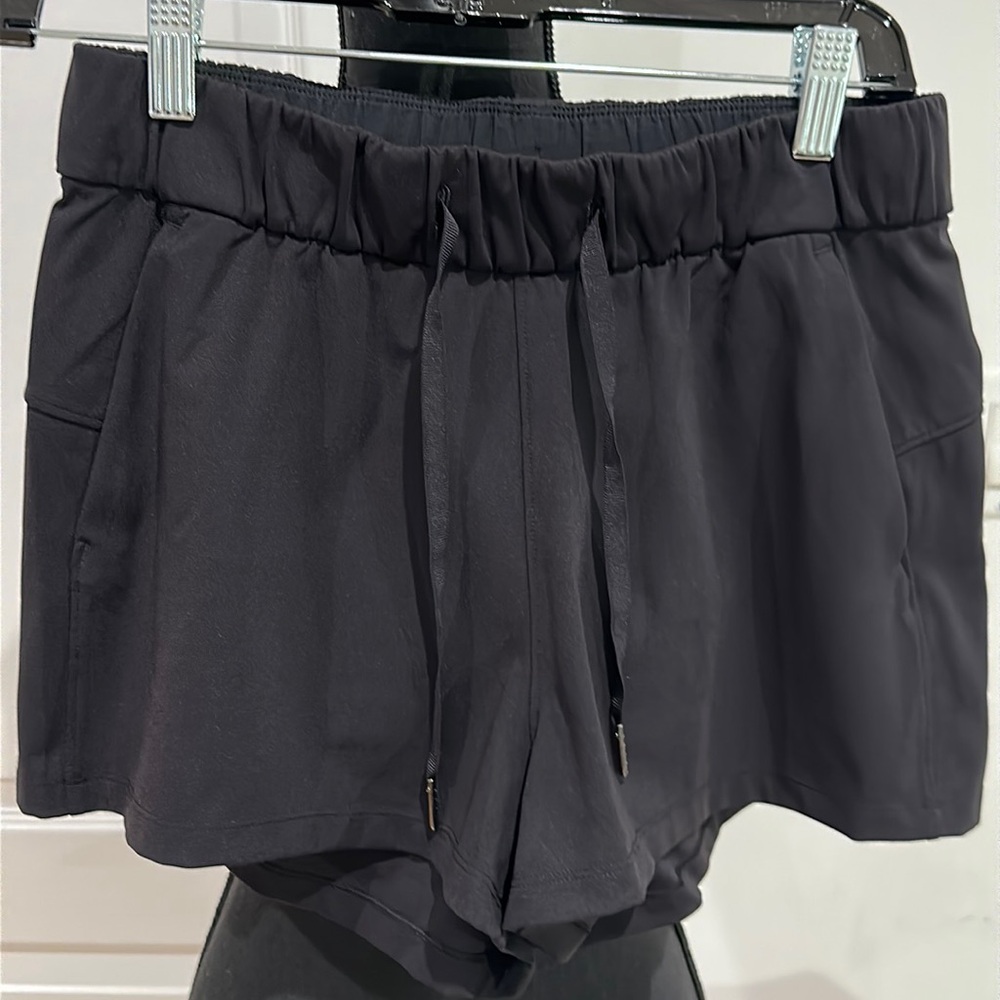Lululemon black size 6 nylon/Lycra shorts 3’inseam with tag